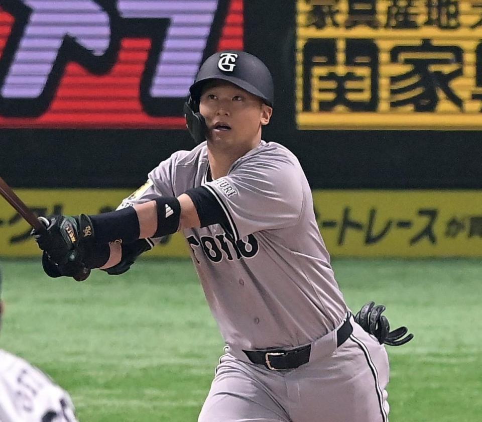 　１回、吉川は先制２ランを放つ