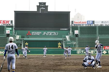 　甲子園練習で調整するエナジックスポーツナイン