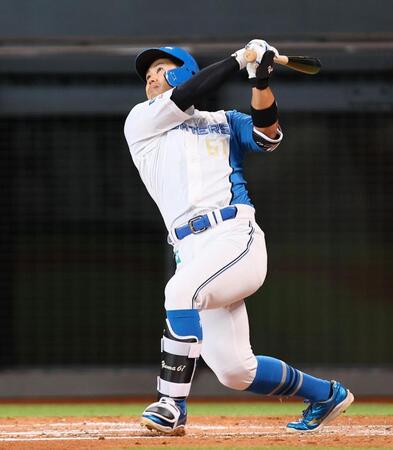 　２回、同点の中犠飛を放つ今川（撮影・中島達哉）