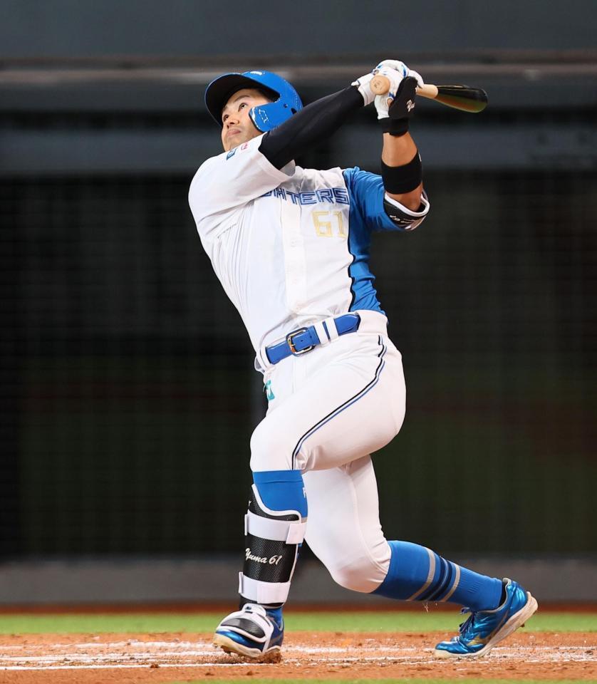 　２回、同点の中犠飛を放つ今川（撮影・中島達哉）