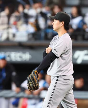 　３回、追加点を許す山崎（撮影・中島達哉）