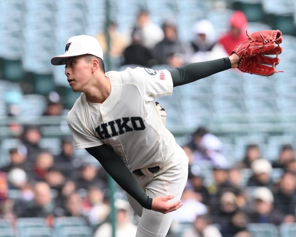 　３回途中から２番手で登板する市和歌山・丹羽涼介（撮影・西田忠信）