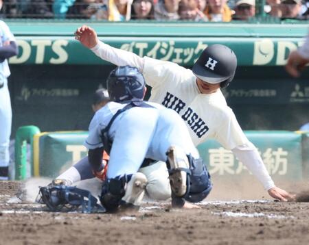 　６回、小田健登の適時打で生還する広島商・山本（撮影・石井剣太郎）