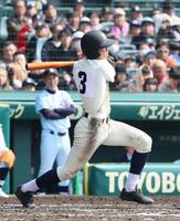 　６回、適時打を放つ広島商・小田健登（撮影・石井剣太郎）