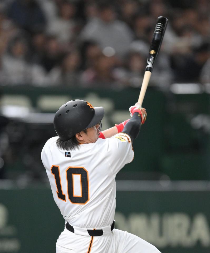 　２回、左越え３ランを放つ甲斐（撮影・伊藤笙子）