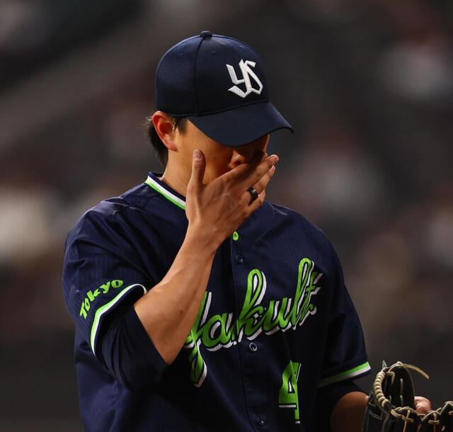 　６回途中で降板する高橋（撮影・中島達哉）