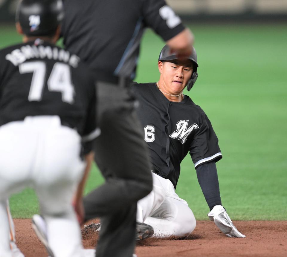 　５回、藤岡の右前打で三塁に進塁する一塁走者の西川（撮影・伊藤笙子）