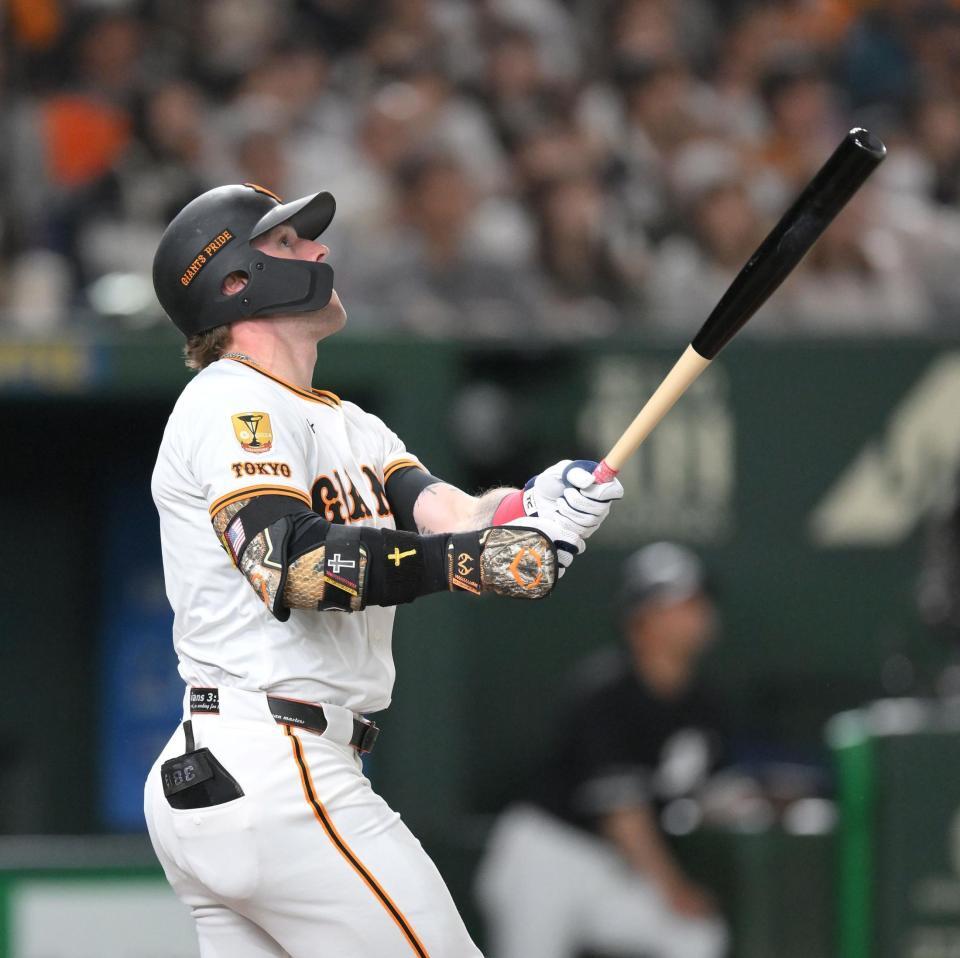 　２回、左犠飛を打ち上げるキャベッジ（撮影・伊藤笙子）