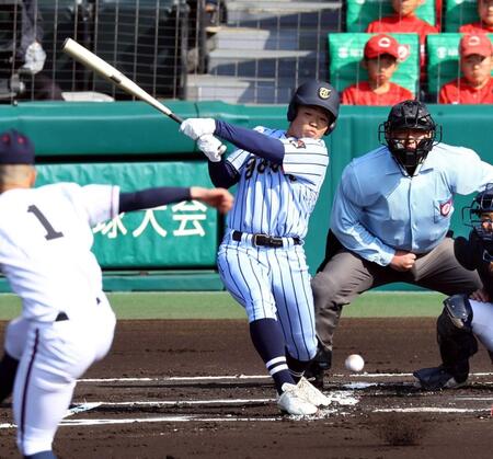 　１回、中前打放つ東海大札幌・太田勝心（撮影・山口登）
