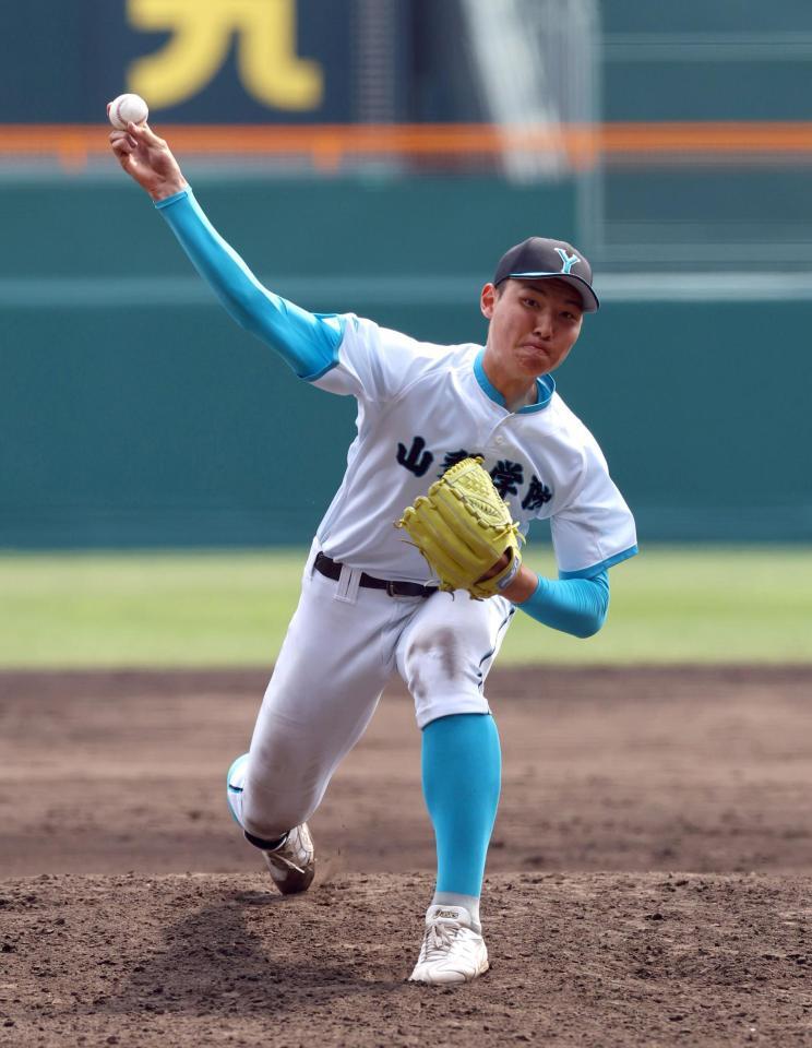 　６回、力投する山梨学院・菰田陽生（撮影・山口登）