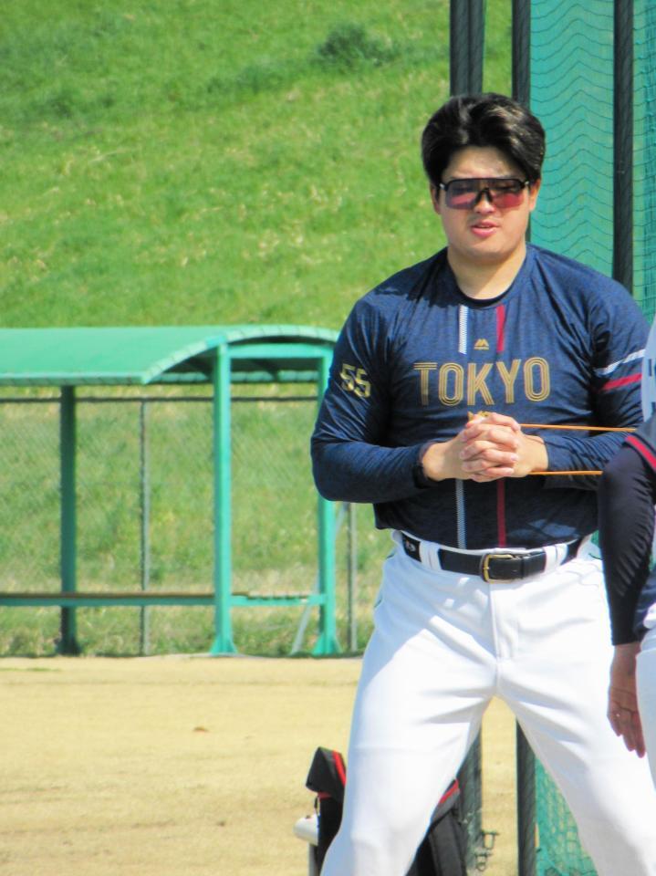 　調整を行う村上