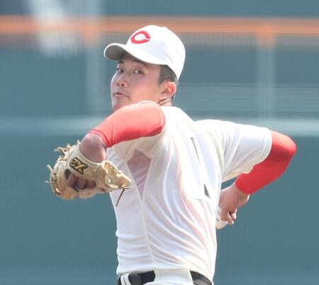 　５回、力投する先発の智弁和歌山・渡辺颯人（撮影・西田忠信）