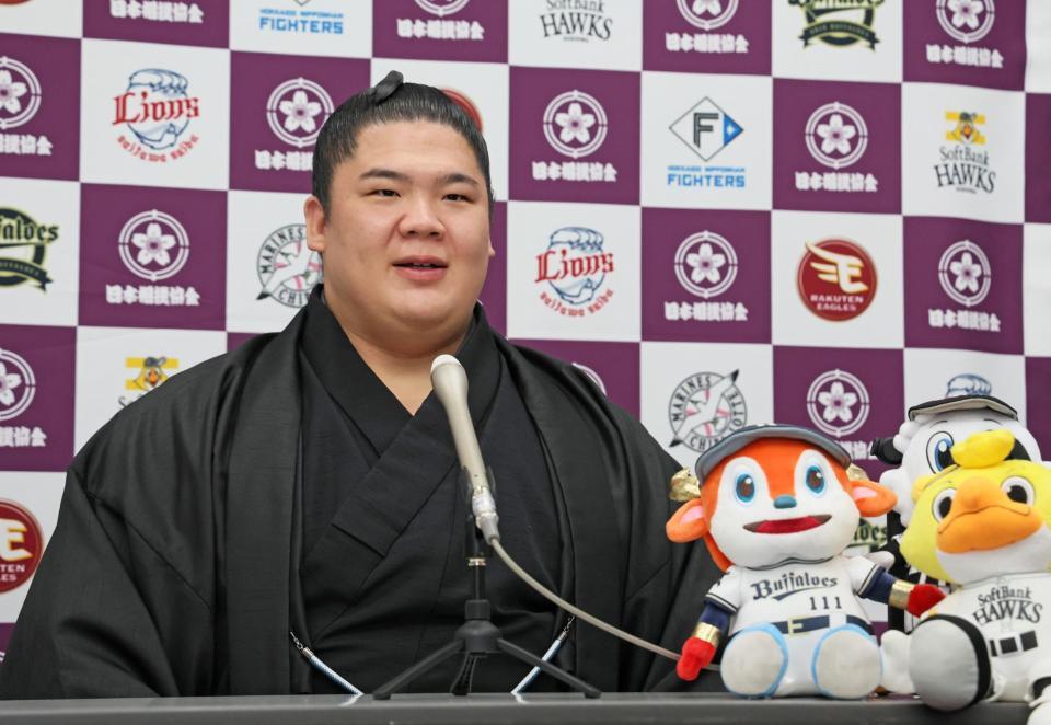 　パ・リーグ６球団と日本相撲協会のスペシャルコラボが決まり会見する宇良（撮影・立川洋一郎）