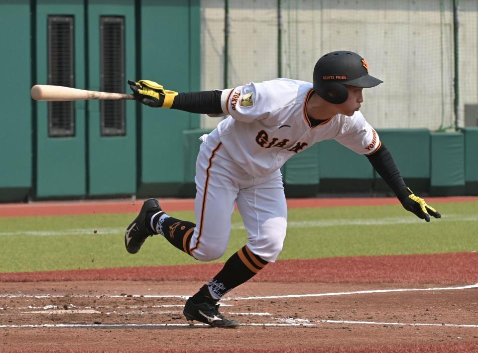 　２回、中前安打を放つ浦田（撮影・持木克友）