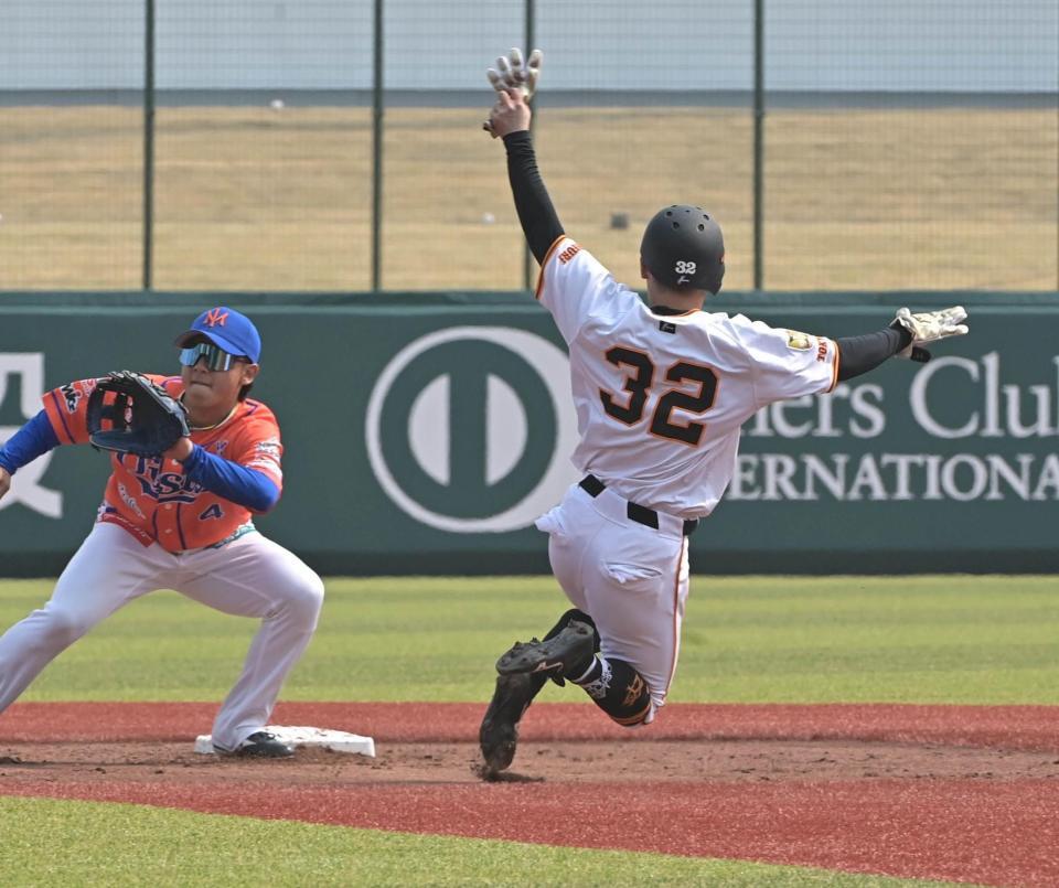 　２回、盗塁を決める浦田（撮影・持木克友）