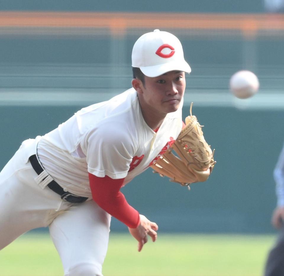 　５回、力投する先発の智弁和歌山・渡辺颯人（撮影・西田忠信）