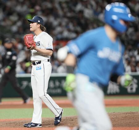 　７回、清宮幸（右）に先制ソロを浴びる今井（撮影・中島達哉）