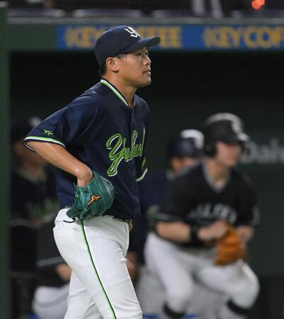 　９回、吉川に２点適時打を浴びて同点に追いつかれた田口（撮影・伊藤笙子）