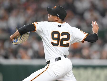 　１０回から移籍初登板のマウンドに上がったマルティネス（撮影・伊藤笙子）