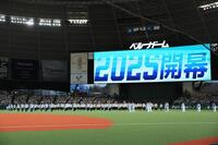 　ベルーナドームで行なわれた開幕戦セレモニー（撮影・中島達哉）