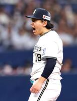 　４回、宮城は小郷を見逃し三振に打ち取り雄たけびを上げる（撮影・山口登）