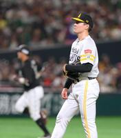 　６回、佐藤（奥）に２ランを浴びた有原