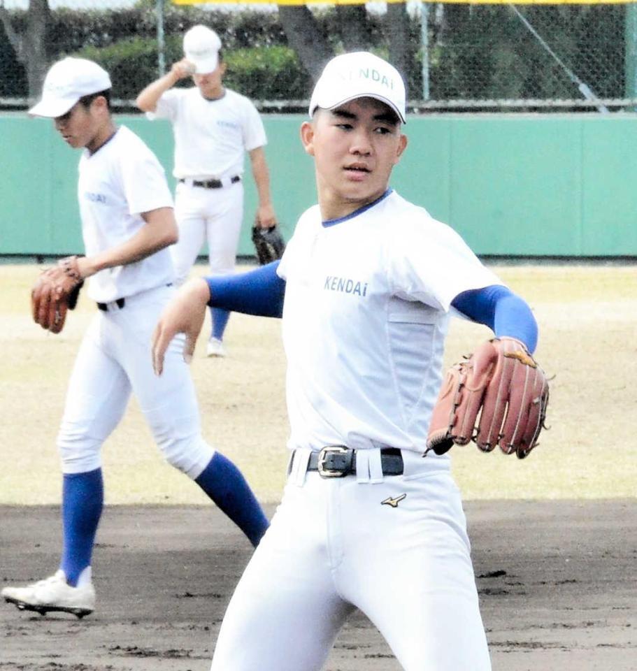 　横浜との準決勝へ向けて調整する健大高崎・石垣（撮影・間宮涼）