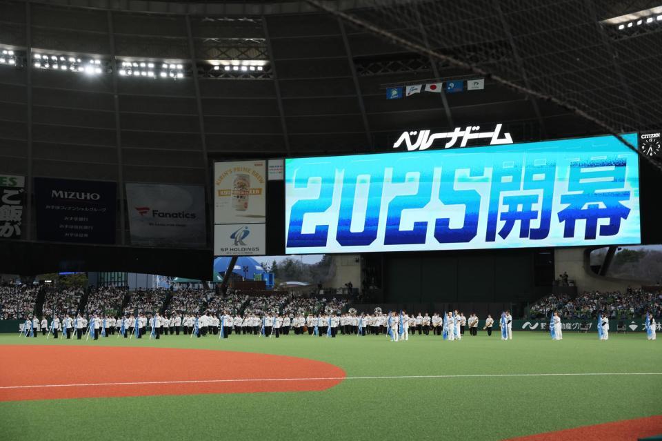 　ベルーナドームで行なわれた開幕戦セレモニー（撮影・中島達哉）