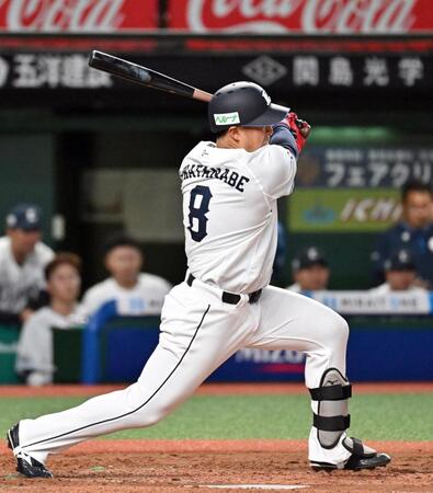 　５回、渡部聖が左前打を放つ