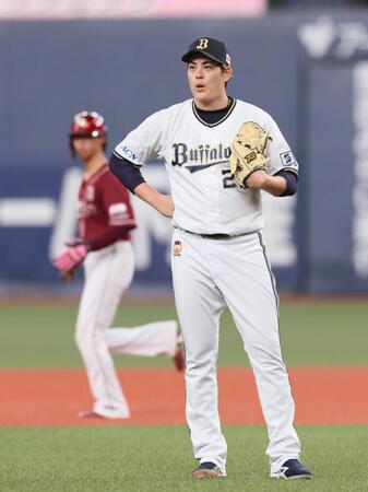 　６回、ボークを宣告されぼうぜんとする九里（撮影・立川洋一郎）