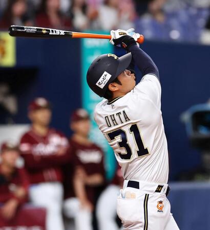 　１０回、太田は中飛に倒れ試合終了（撮影・山口登）