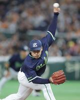 　６回に登板し力投する荘司（撮影・西岡正）