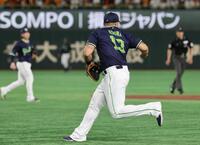 　２回、キャベッジの一ゴロを後逸したオスナ