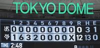 　巨人対ヤクルト戦のスコアボード（撮影・西岡正）