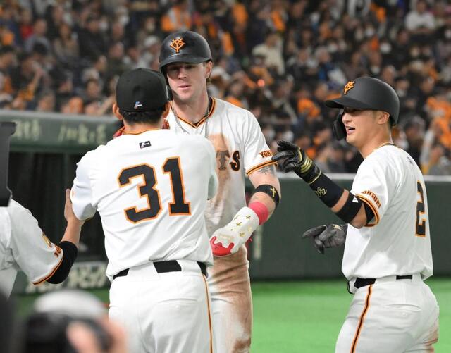 巨人が猛打爆発12得点で開幕2連勝！キャベッジが2戦連発2号