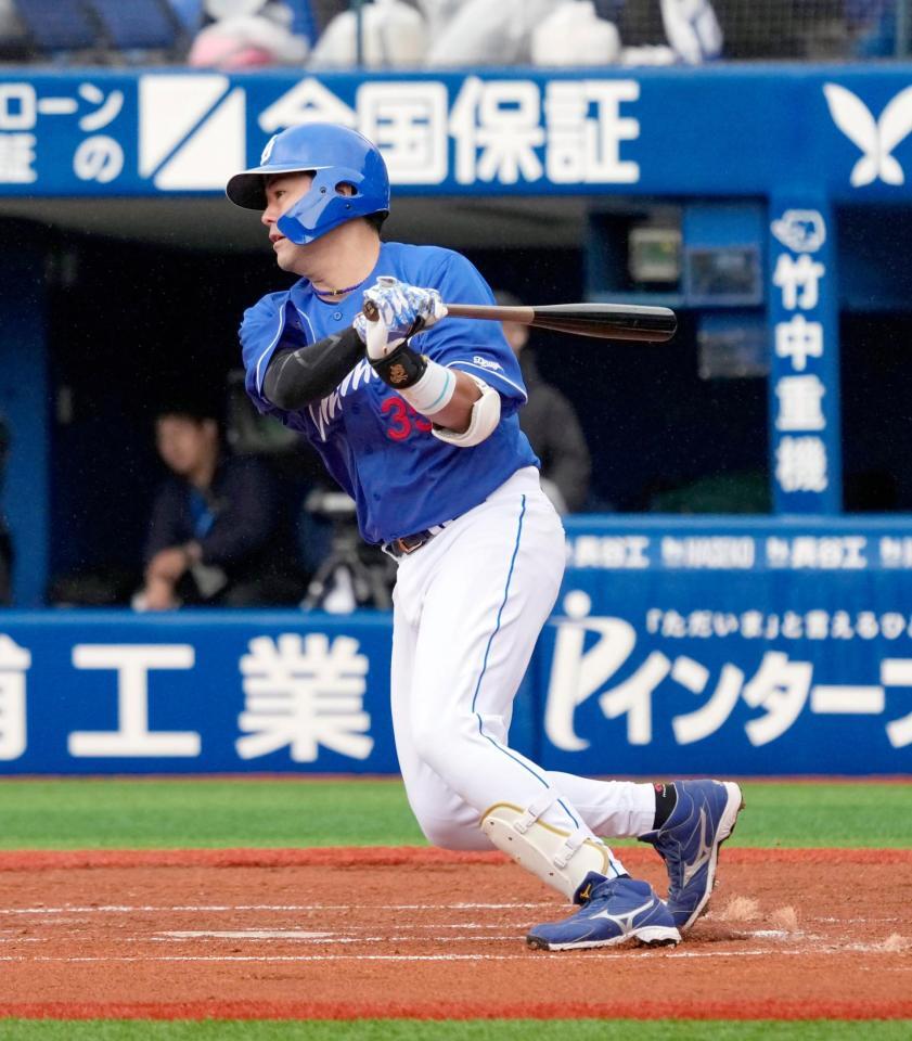 　２回、木下が左前に先制適時打を放つ