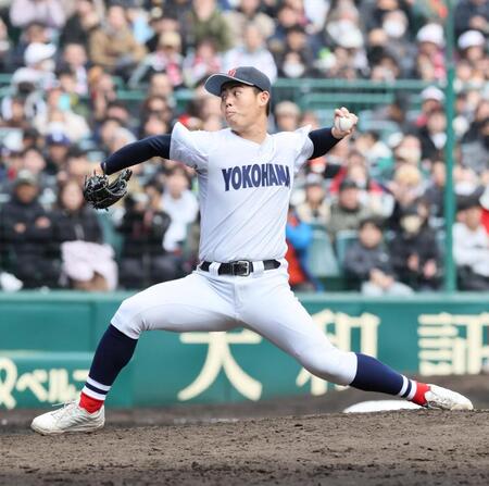 　力投する横浜・片山大輔（撮影・石井剣太郎）