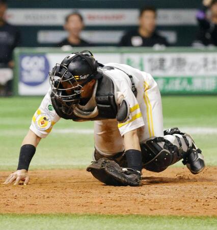 　８回、杉山の暴投した球が捕手・海野の防具の中に入り込み進塁が認められ勝ち越しを許す