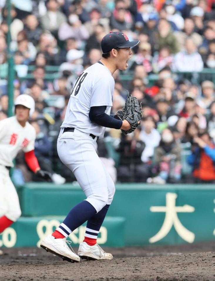 　６回、智弁和歌山・福元を三振に取った横浜・片山（撮影・石井剣太郎）