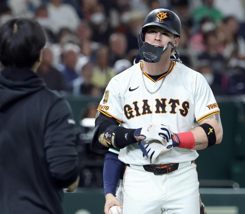 　５回、死球を受けたキャベッジ