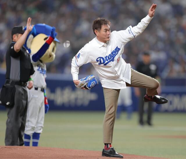 50代の投げる球じゃねえ笑」中日戦 OB岩瀬仁紀氏が始球式で速球