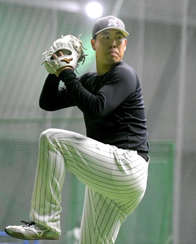 　キャッチボールする西野（撮影・佐藤厚）