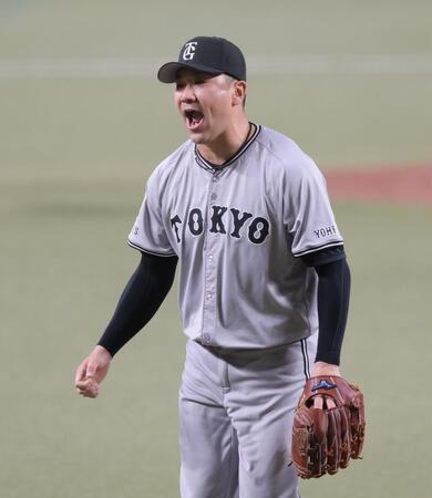 　１回、ピンチをしのぎ、雄たけびを上げる田中将（撮影・西岡正）