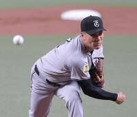 　中日打線を相手に力投する田中将（撮影・西岡正）