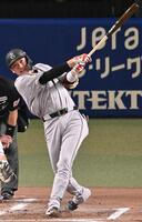 　２回、坂本が先制の中犠飛を放つ