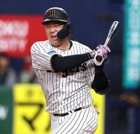 　１回、ファウルを打つ大山（撮影・北村雅宏）