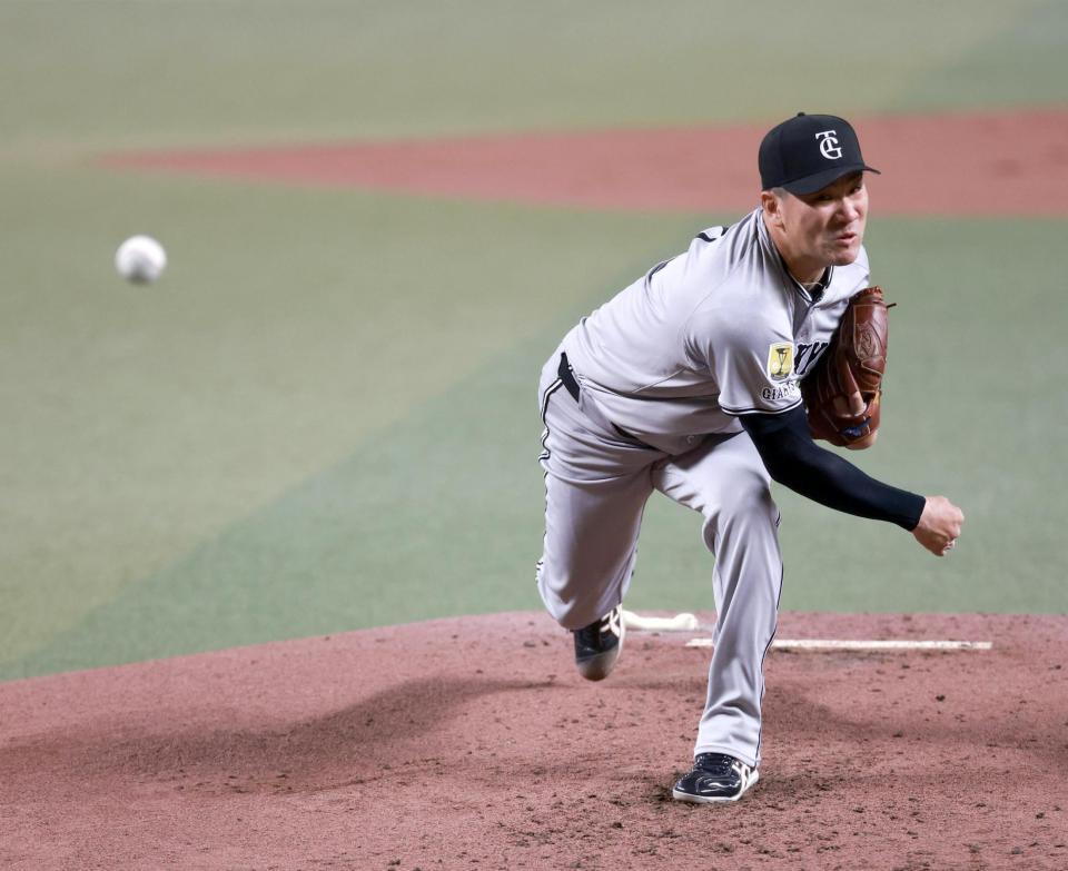 　中日相手に力投する田中将