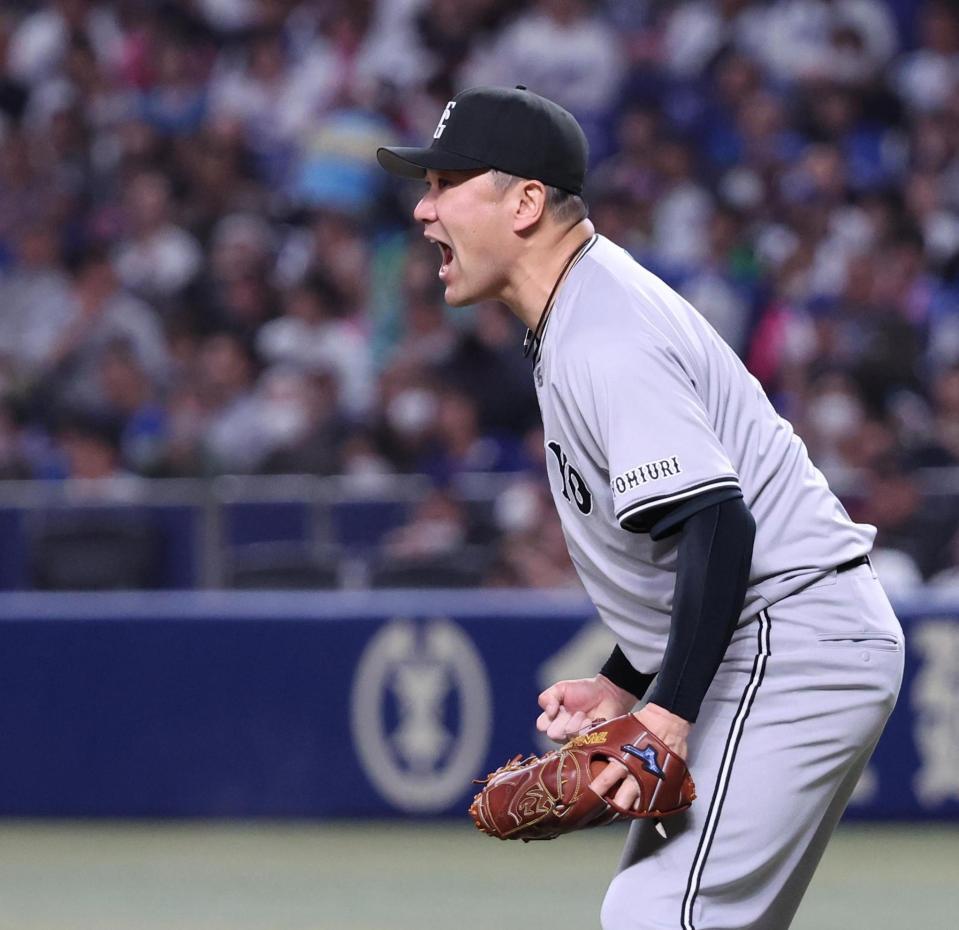 　５回、細川を併殺打に仕留めほえる田中将