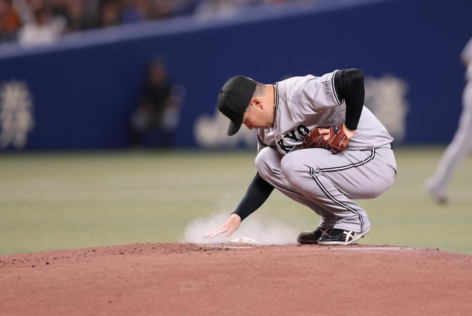 　１回、マウンドに上がる田中将