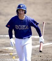 　１年生ながら春季リーグ戦の開幕戦でスタメン出場した創価大・飛田優悟（撮影・伊藤笙子）